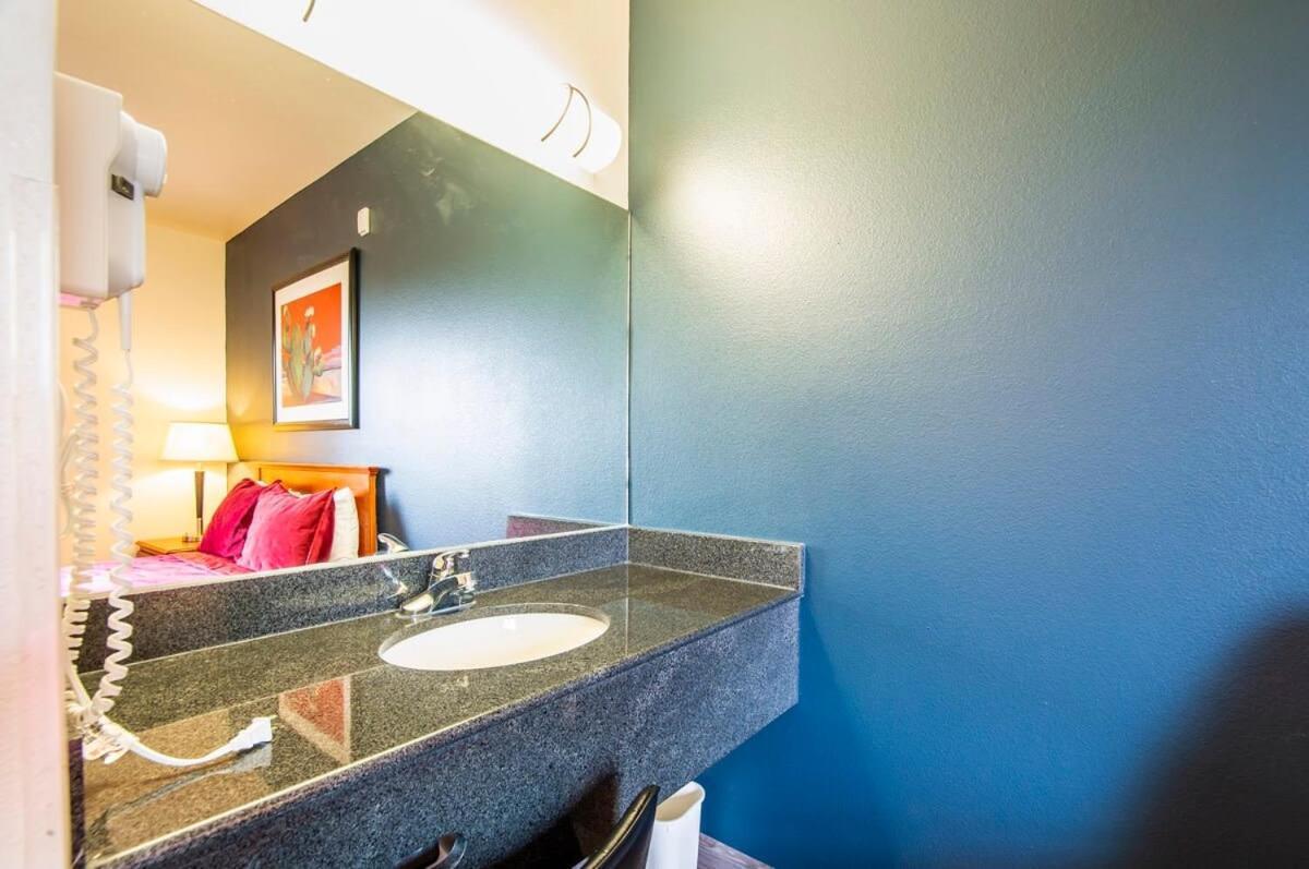 Sierra Vista studio apartment with full kitchen&King Bed Exterior foto