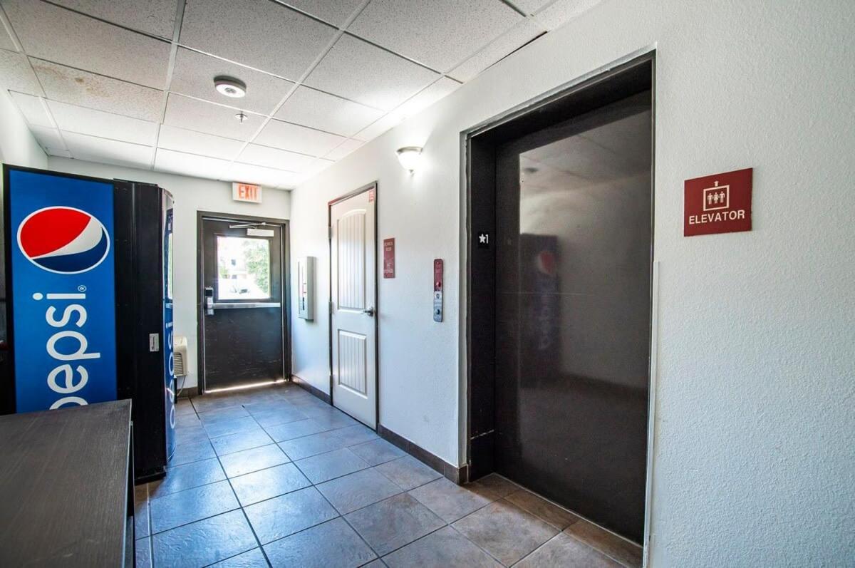 Sierra Vista studio apartment with full kitchen&King Bed Exterior foto